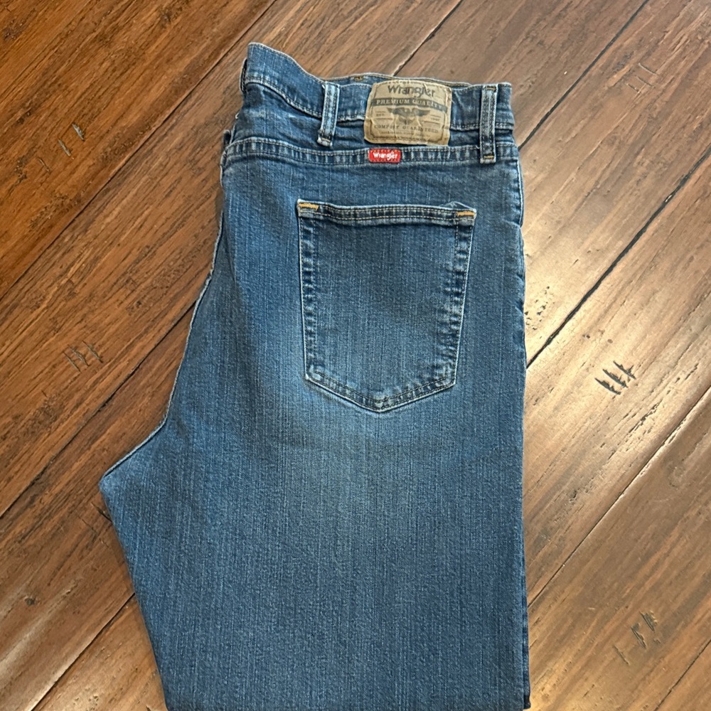 Wrangler Men's Relaxed Fit Denim Jeans 40x29